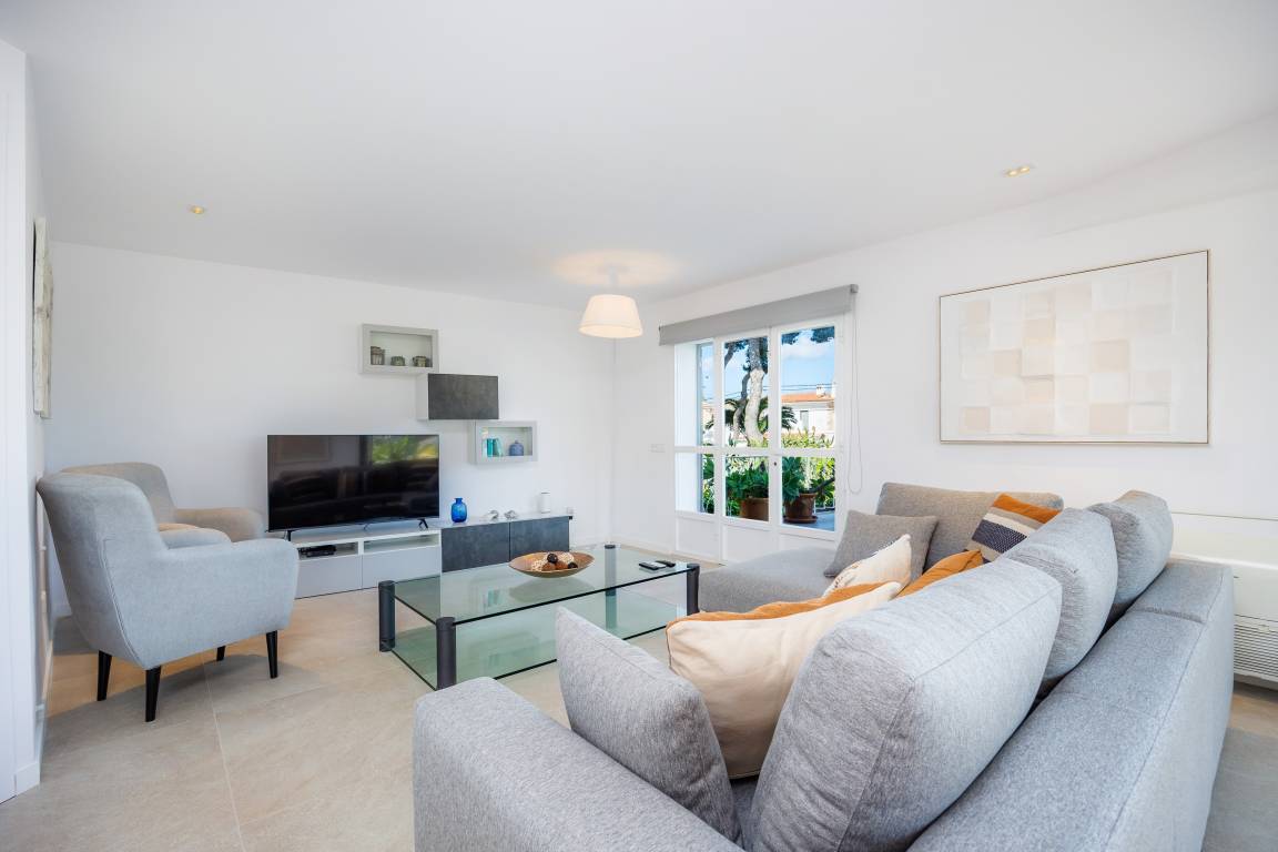 670 M² Villa ∙ 8 Habitaciones ∙ 12 Huéspedes - El Arenal