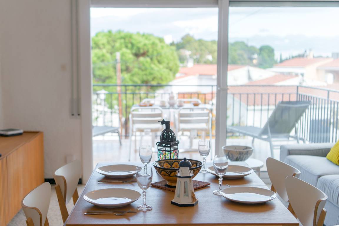 75 M² Apartamento ∙ 3 Habitaciones ∙ 6 Huéspedes - Llançà