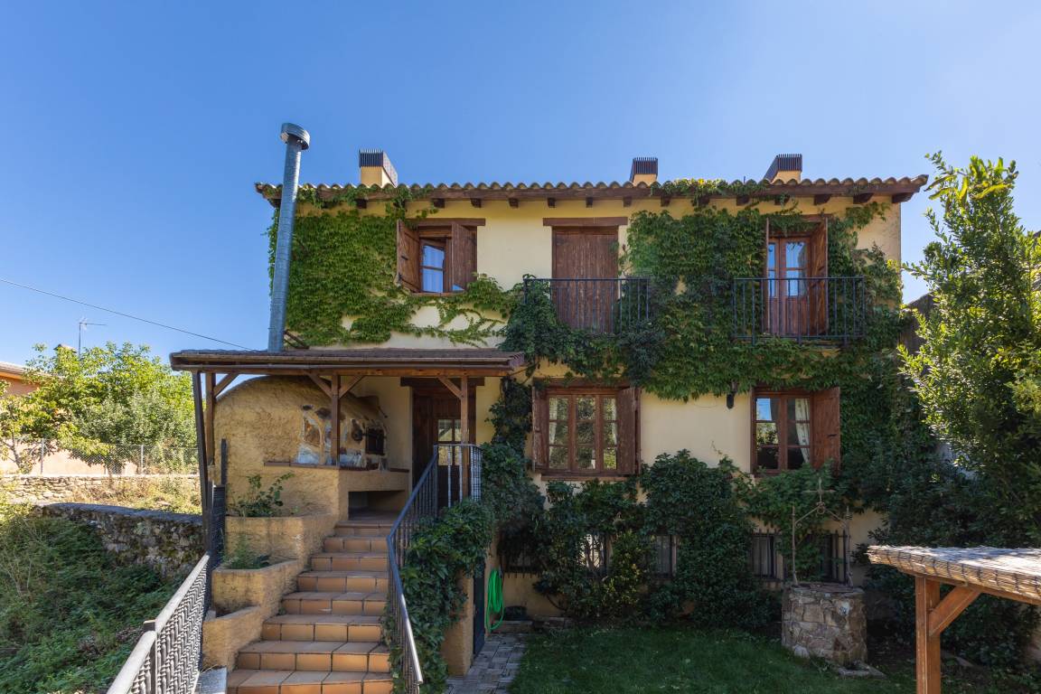 450 M² Bed & Breakfast ∙ 7 Habitaciones ∙ 26 Huéspedes - Montejo de la Sierra