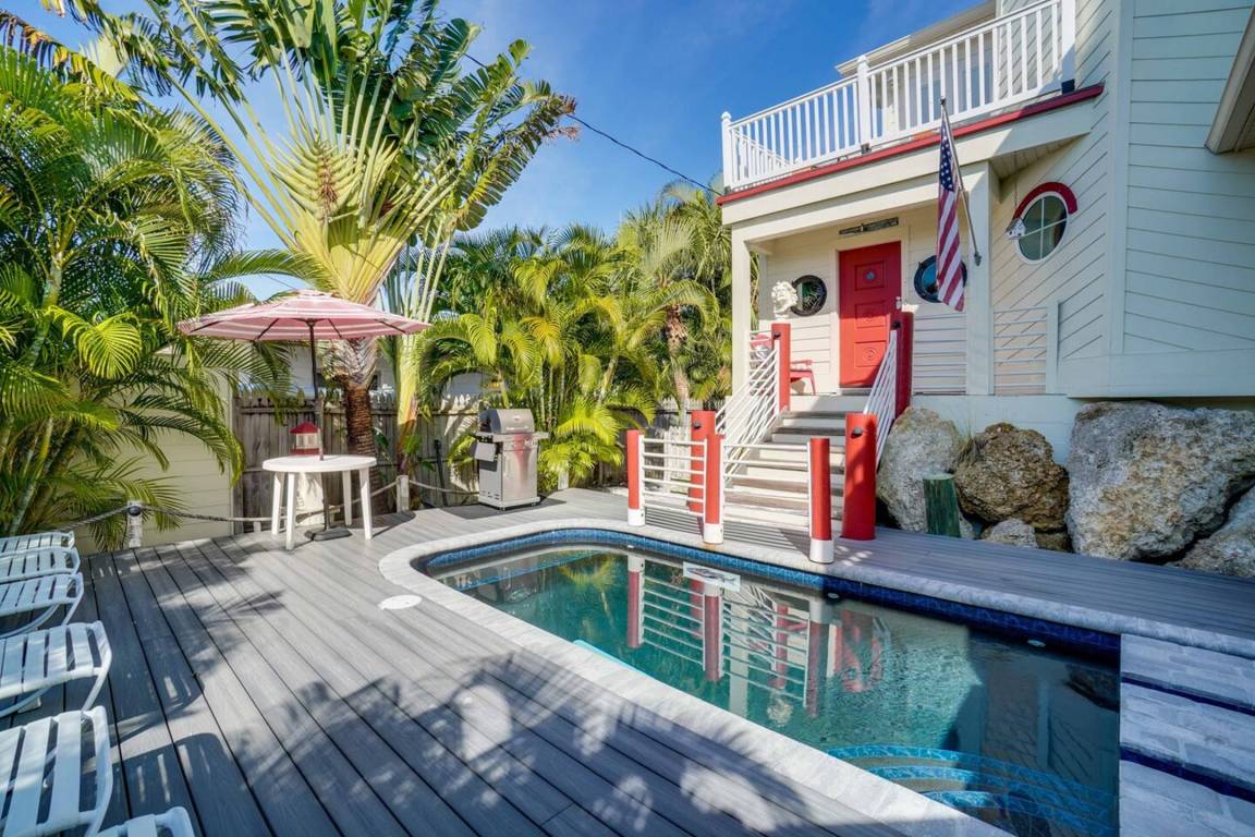 166 M² House ∙ 3 Bedrooms ∙ 6 Guests - Holmes Beach, FL