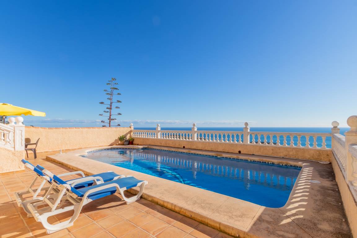 120 M² Villa ∙ 3 Bedrooms ∙ 6 Guests - Moraira