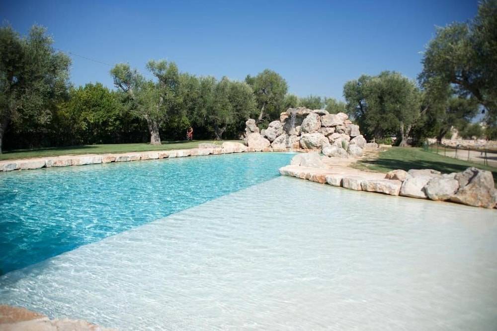 Casale a Villa Castelli con giardino e piscina
