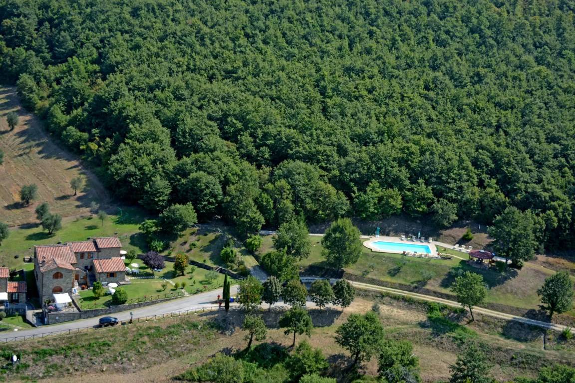 550 M² Farmhouse ∙ 12 Bedrooms ∙ 26 Guests - Umbria