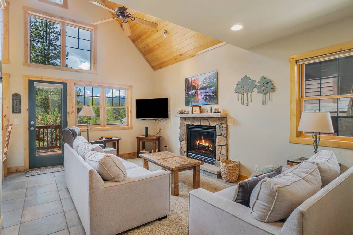 111 M² Condo ∙ 2 Bedrooms ∙ 6 Guests - Estes Park, CO