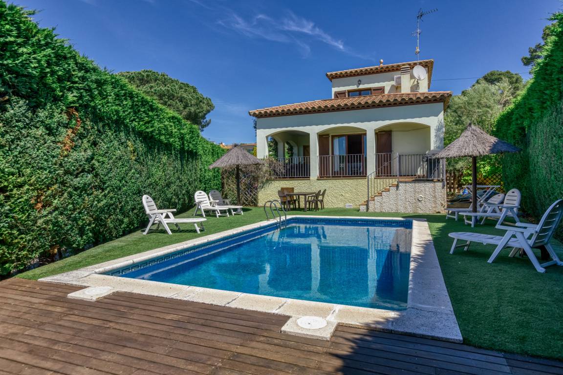 200 M² Villa ∙ 4 Habitaciones ∙ 8 Huéspedes - Estartit