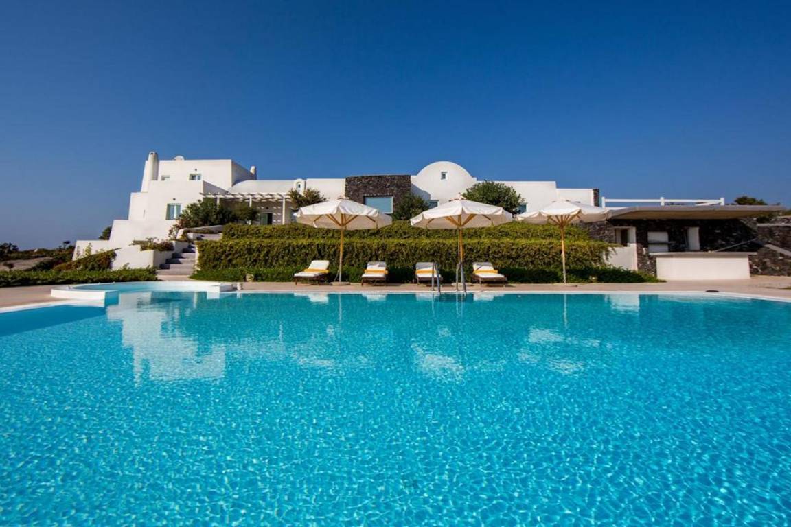 Villa ∙ 5 Bedrooms ∙ 10 Guests - Santorini