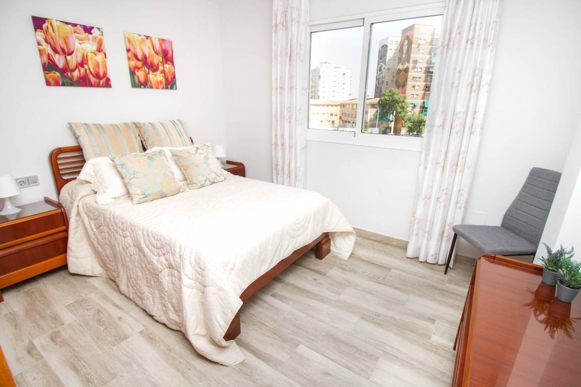 100 M² Apartment ∙ 4 Bedrooms ∙ 7 Guests - Málaga