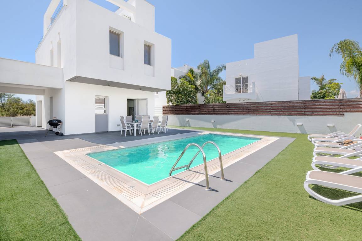 140 M² Villa ∙ 3 Slaapkamers ∙ 6 Gasten - Agia Napa