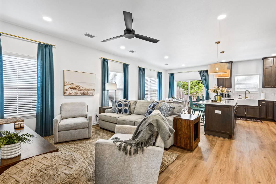 Apartment ∙ 3 Bedrooms ∙ 6 Guests - Pensacola, FL
