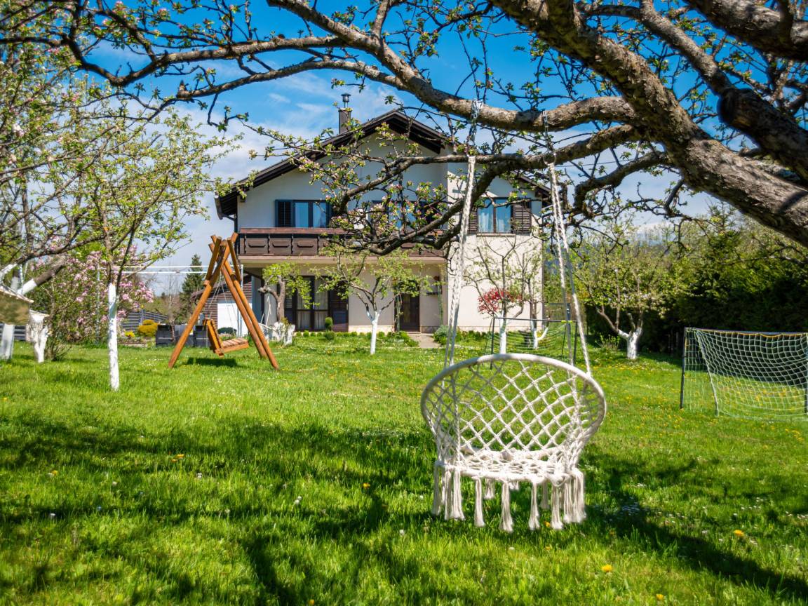 290 M² Ferienhaus ∙ 3 Schlafzimmer ∙ 7 Gäste - Osilnica