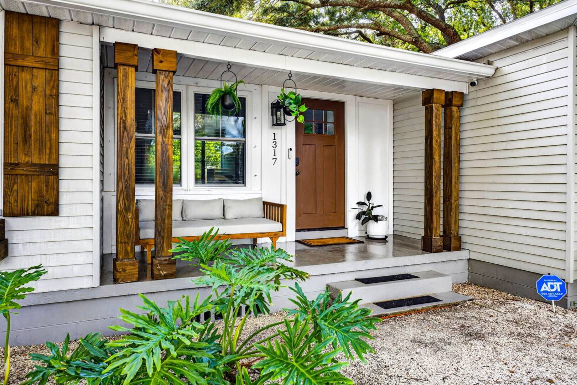 99 M² House ∙ 3 Bedrooms ∙ 5 Guests - Tampa, FL