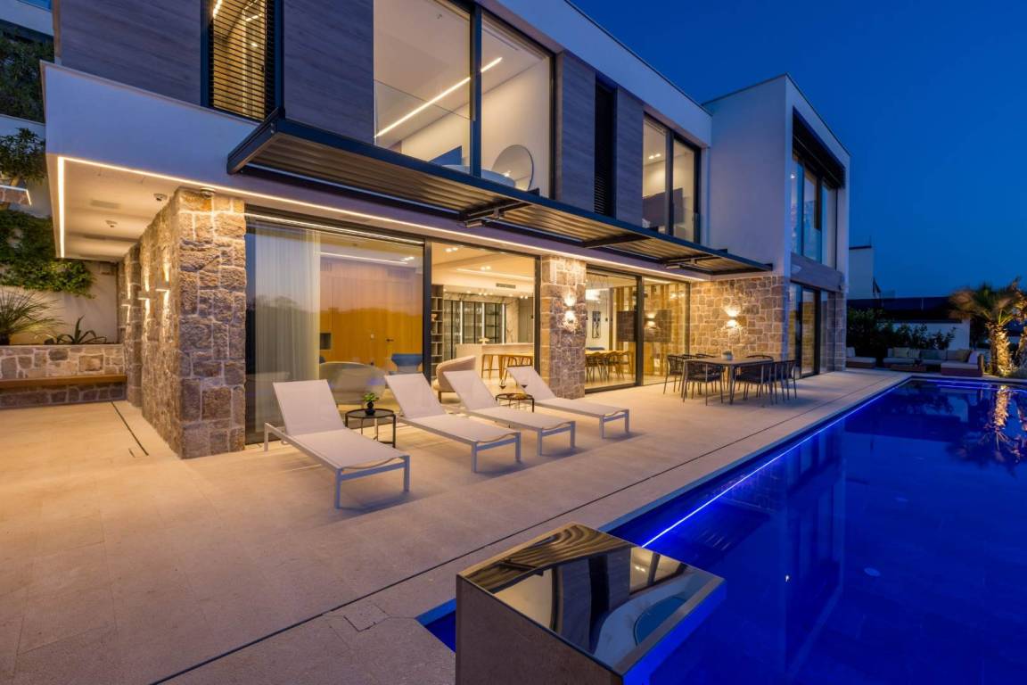 340 M² Villa ∙ 3 Bedrooms ∙ 6 Guests - Primošten