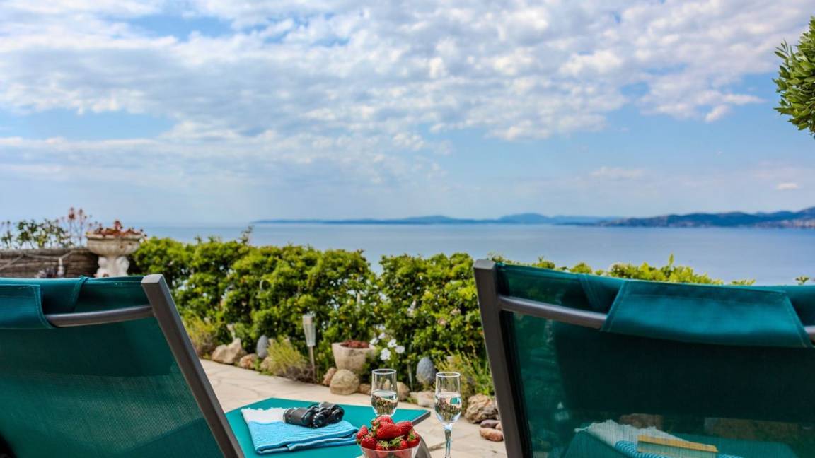 75 M² House ∙ 2 Bedrooms ∙ 4 Guests - Fréjus