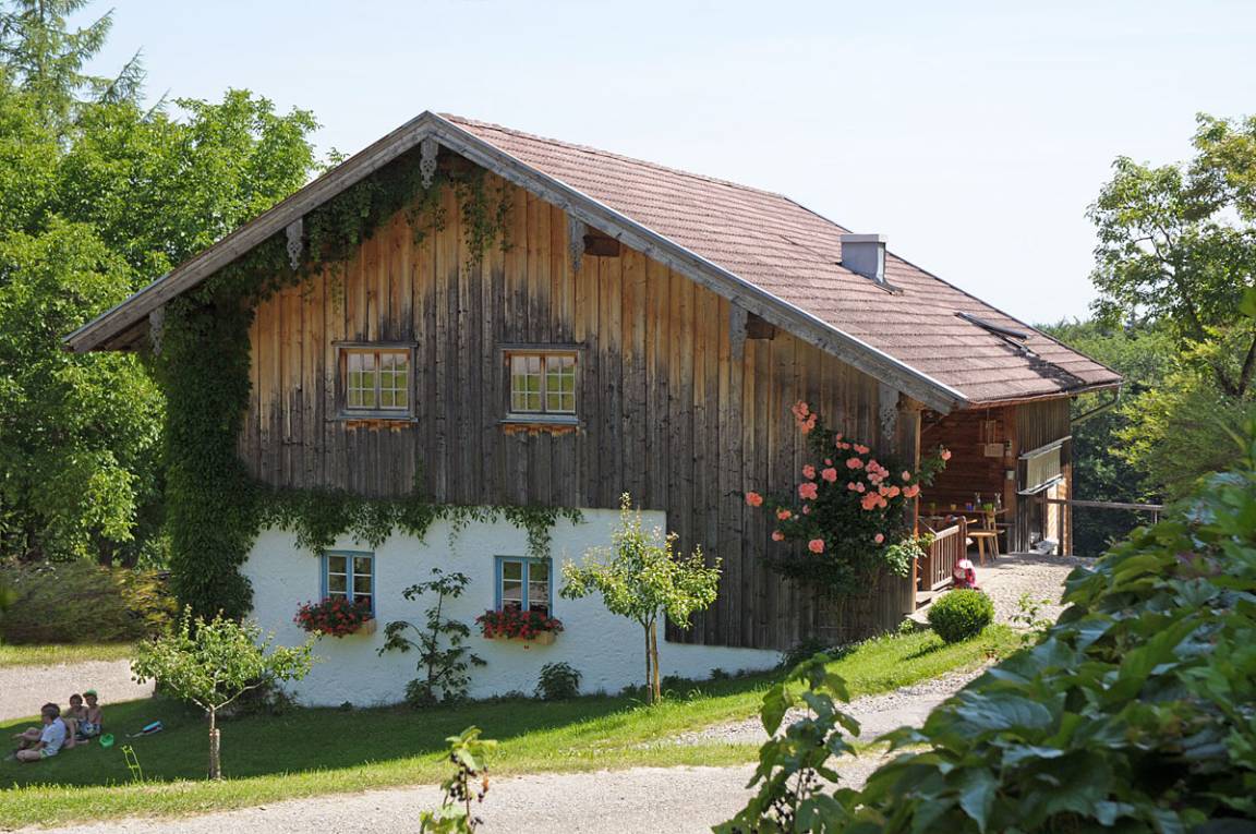 56 M² Ferienhaus ∙ 4 Schlafzimmer ∙ 17 Gäste - Chiemsee