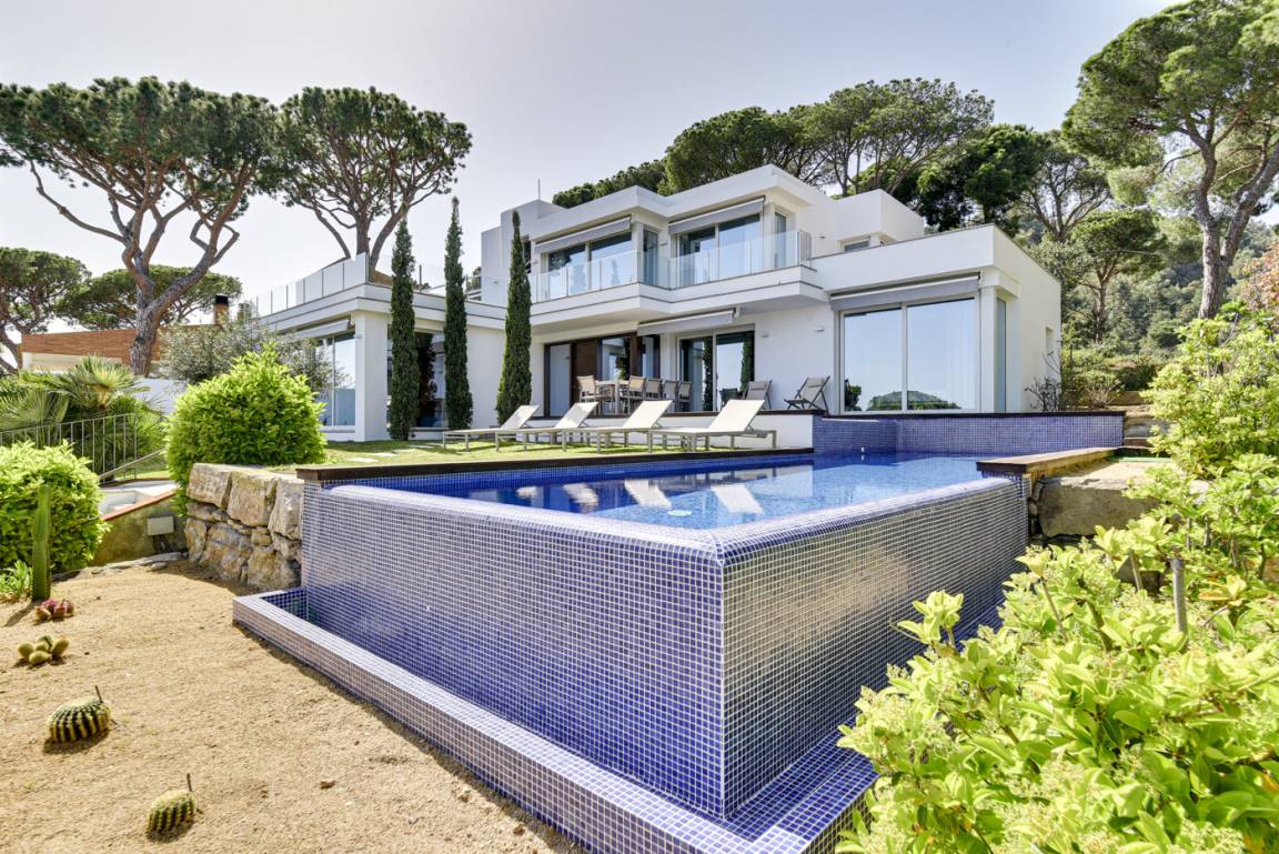 300 M² Villa ∙ 4 Slaapkamers ∙ 10 Gasten - Blanes
