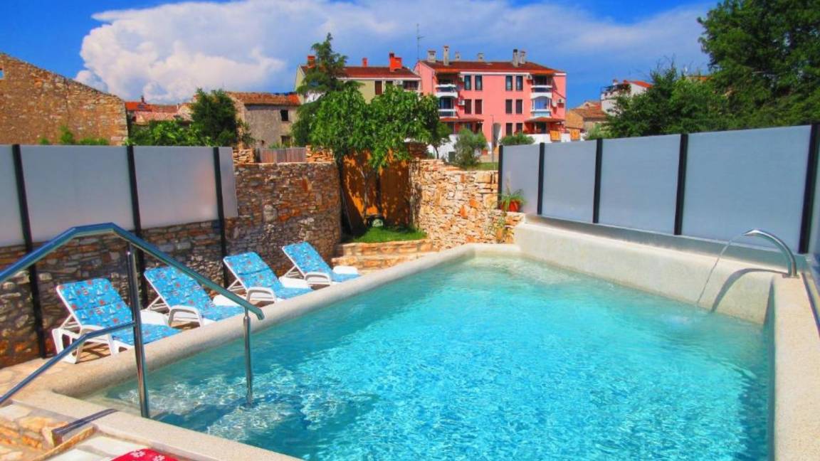 85 M² Villa ∙ 2 Makuuhuonetta ∙ 4 Vierasta - Vodnjan