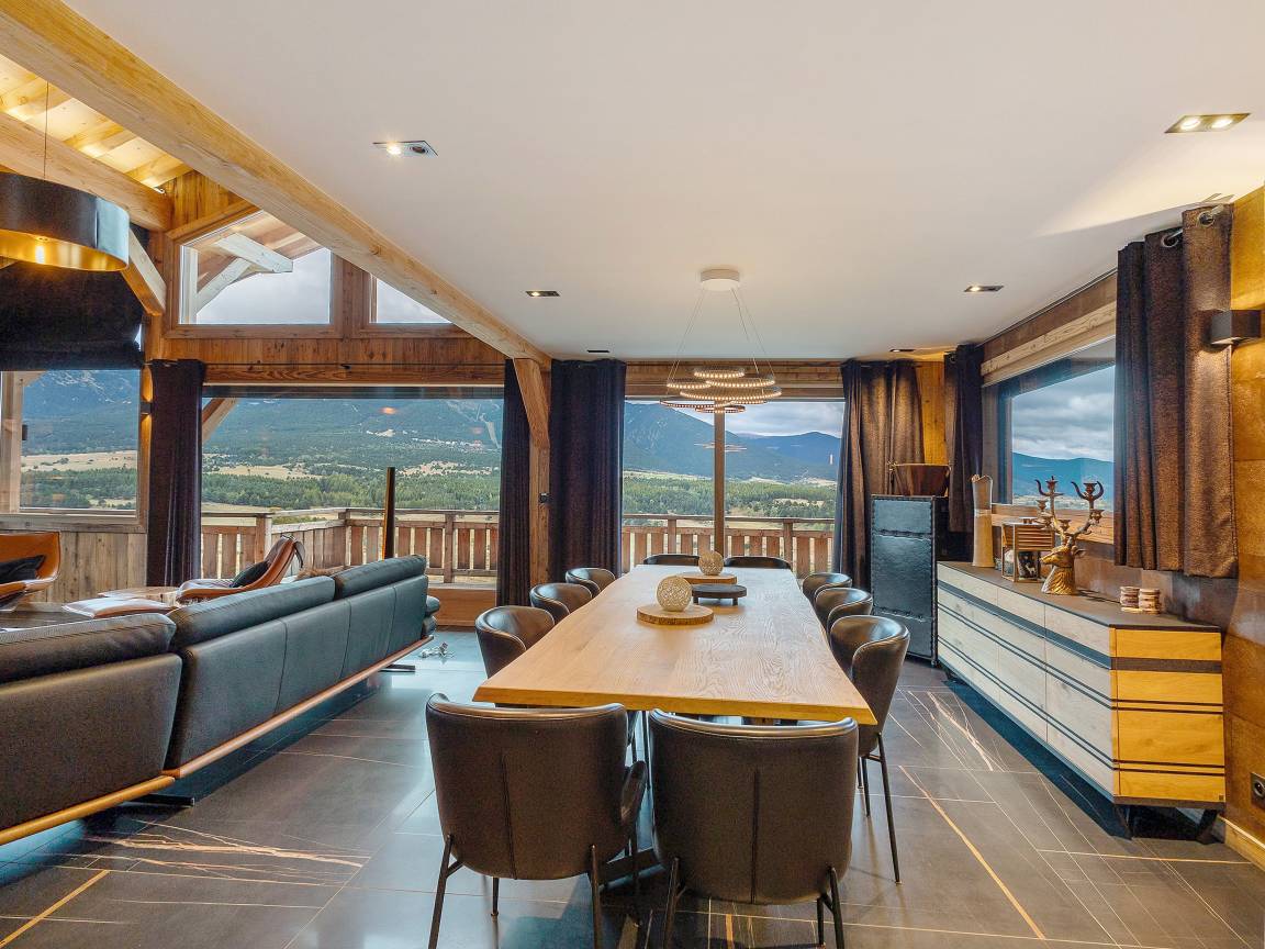 350 M² Chalet ∙ 6 Habitaciones ∙ 14 Huéspedes - Pirineos