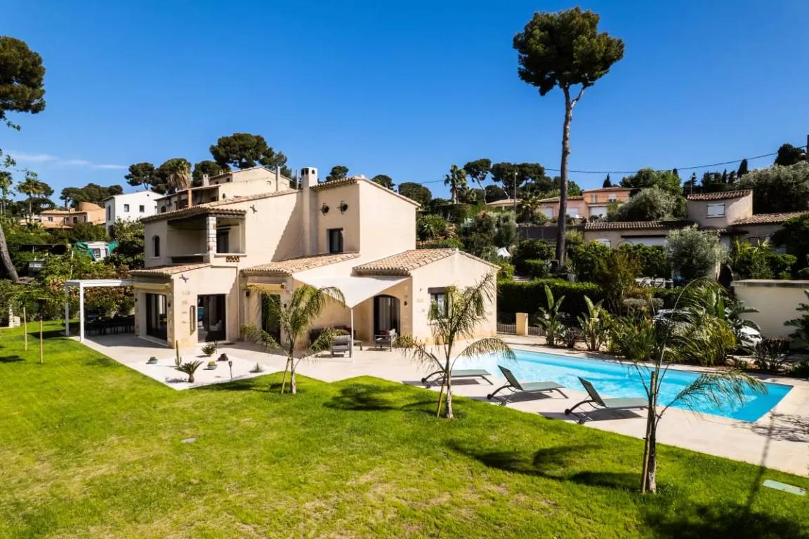 180 M² Talo ∙ 4 Makuuhuonetta ∙ 8 Vierasta - Antibes