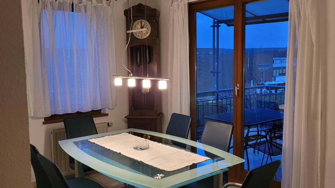 90 M² Ferienwohnung ∙ 2 Schlafzimmer ∙ 4 Gäste - Bad Bergzabern