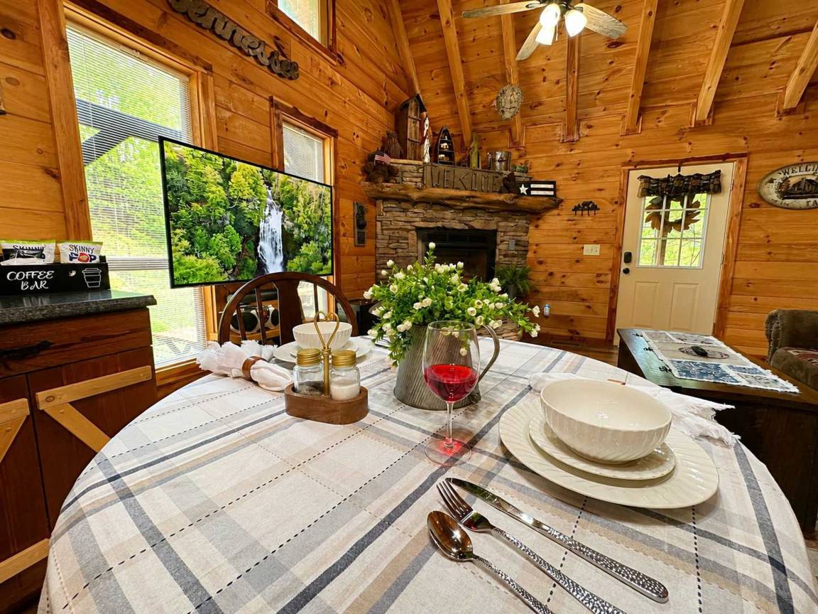 Apartment ∙ 1 Bedroom ∙ 2 Guests - Townsend, TN