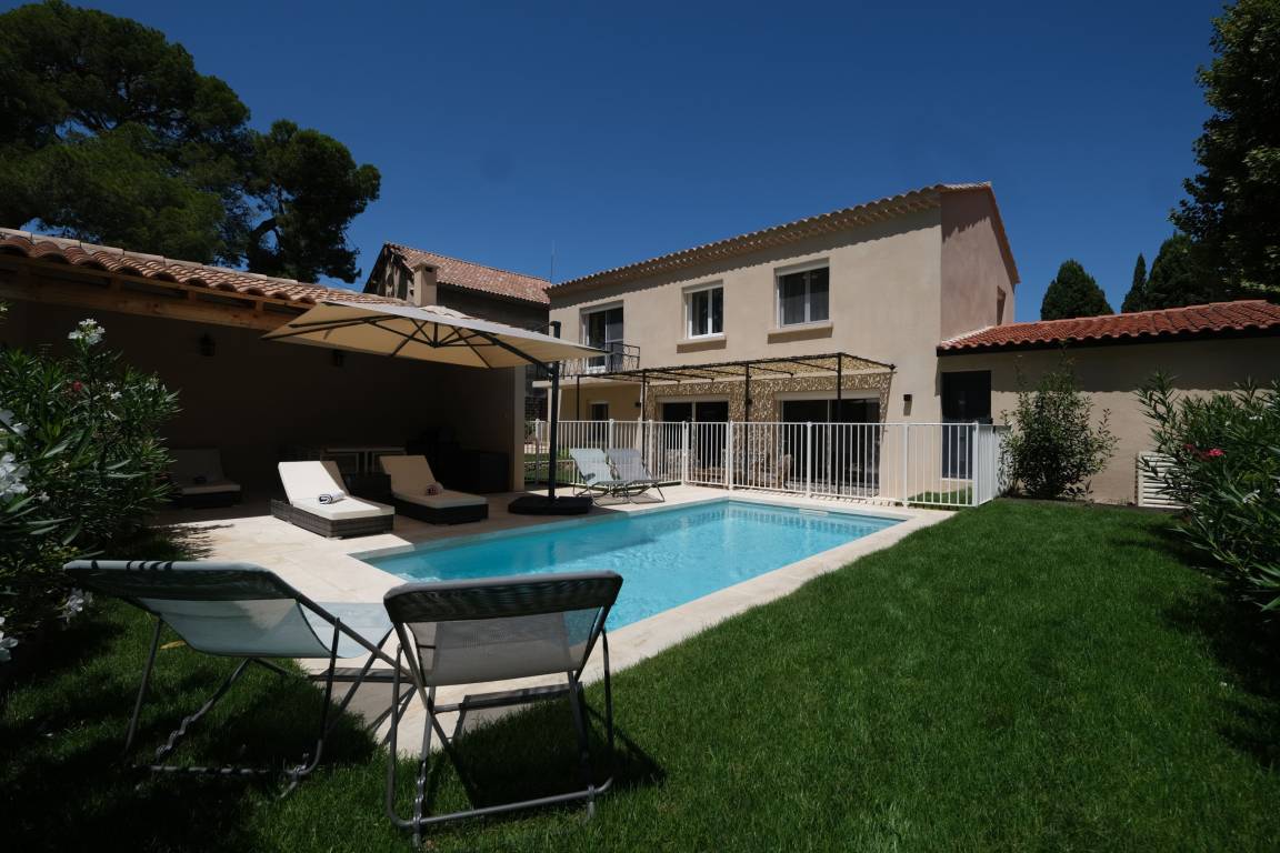 149 M² Villa ∙ 4 Chambres ∙ 8 Personnes - Mouriès