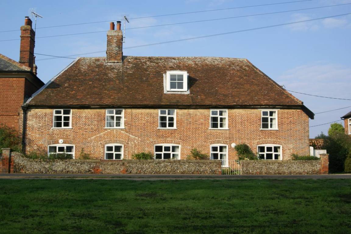 Cottage ∙ 4 Bedrooms ∙ 8 Guests - Suffolk