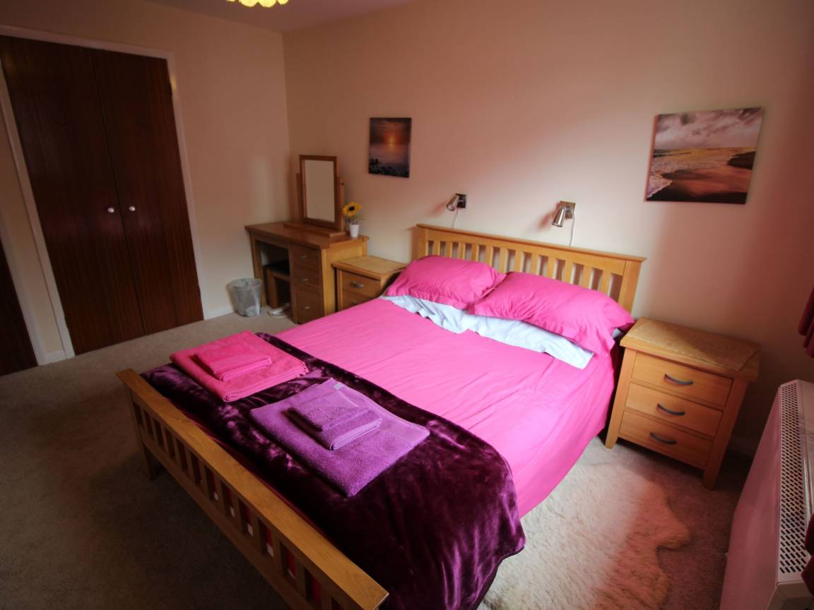 180 M² Ferienwohnung ∙ 3 Schlafzimmer ∙ 5 Gäste - Windermere