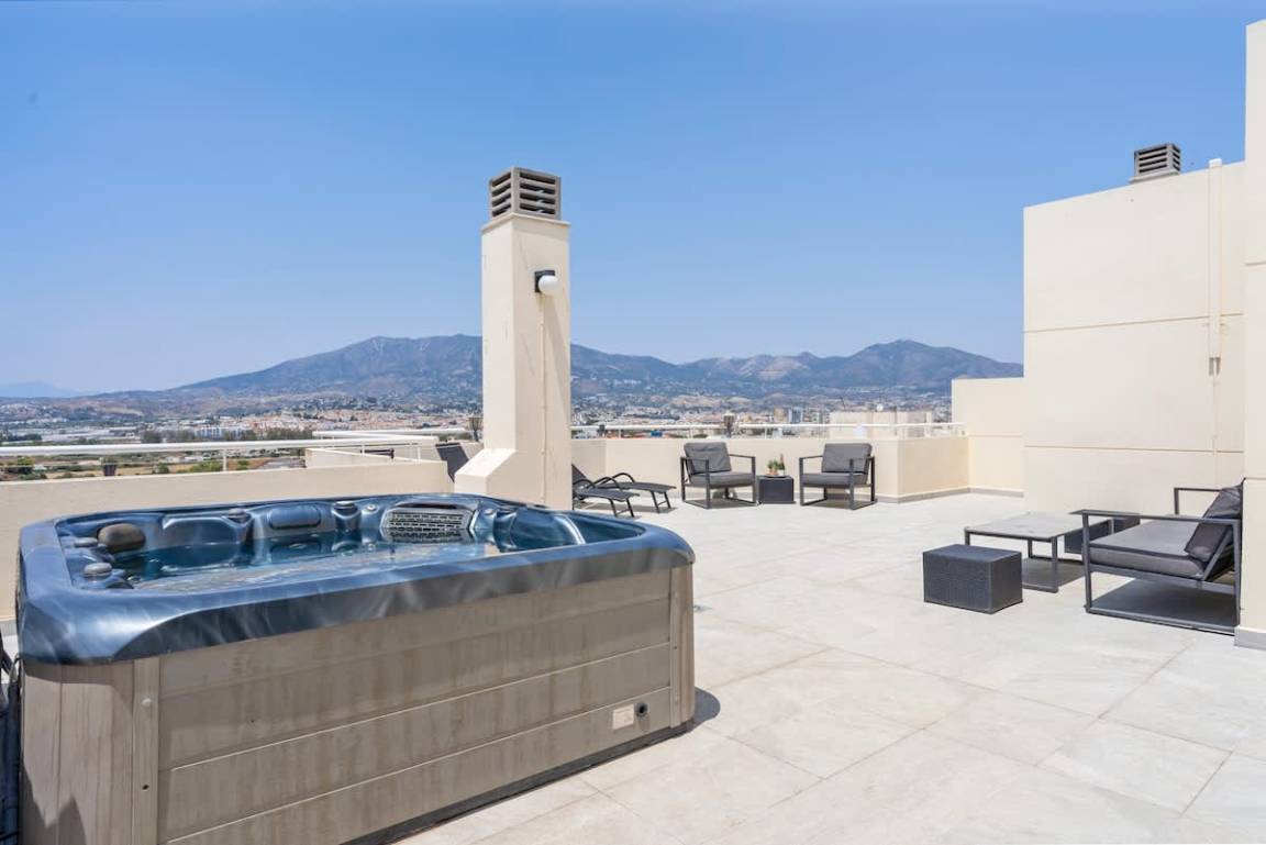 170 M² Apartamento ∙ 4 Habitaciones ∙ 8 Huéspedes - Fuengirola