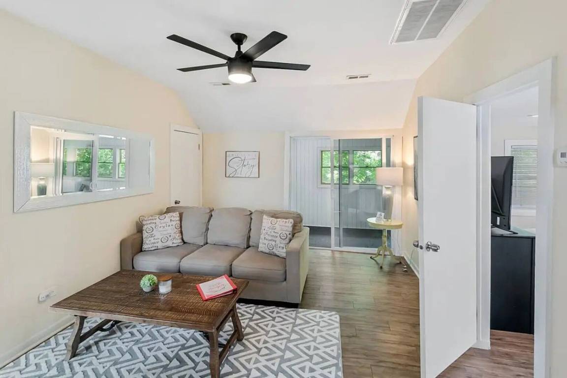 70 M² Apartment ∙ 1 Bedroom ∙ 2 Guests - Lake Forest, IL