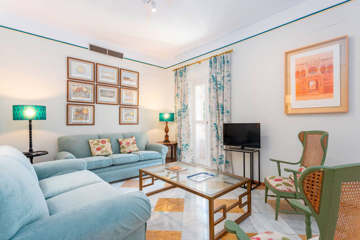 380 M² House ∙ 6 Bedrooms ∙ 12 Guests - Seville