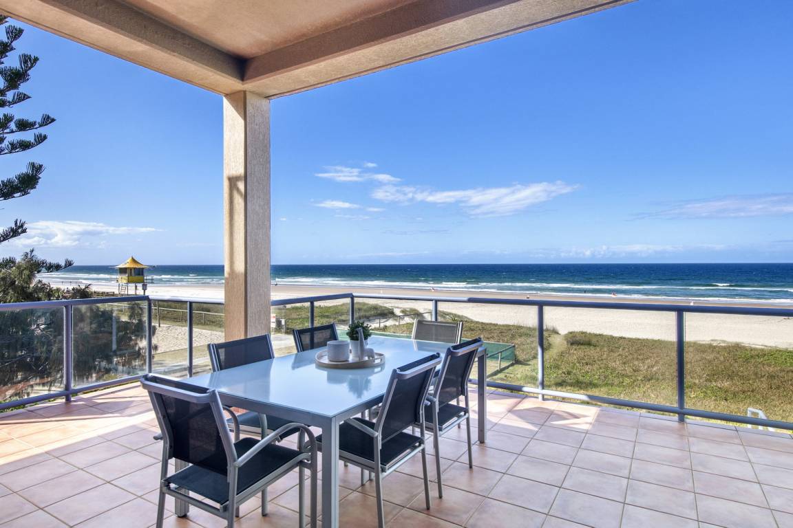 273 M² House ∙ 4 Bedrooms ∙ 8 Guests - Broadbeach