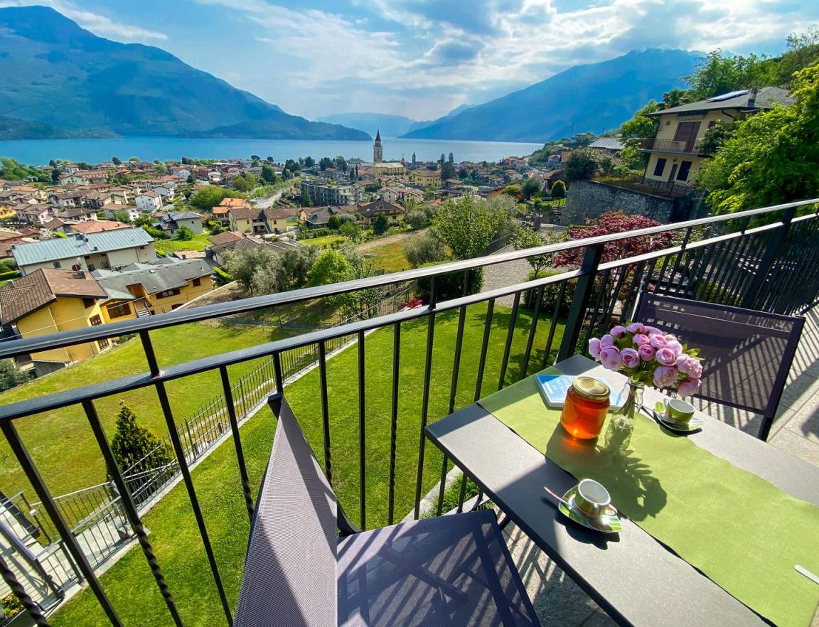 70 M² Ferienwohnung ∙ 2 Schlafzimmer ∙ 6 Gäste - Domaso