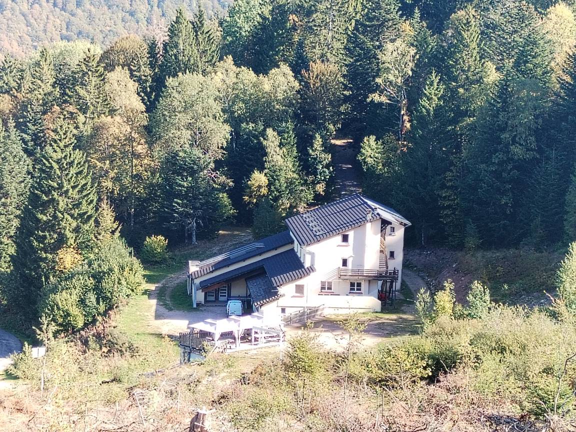 1000 M² Chalet ∙ 18 Chambres ∙ 50 Personnes - Vosges