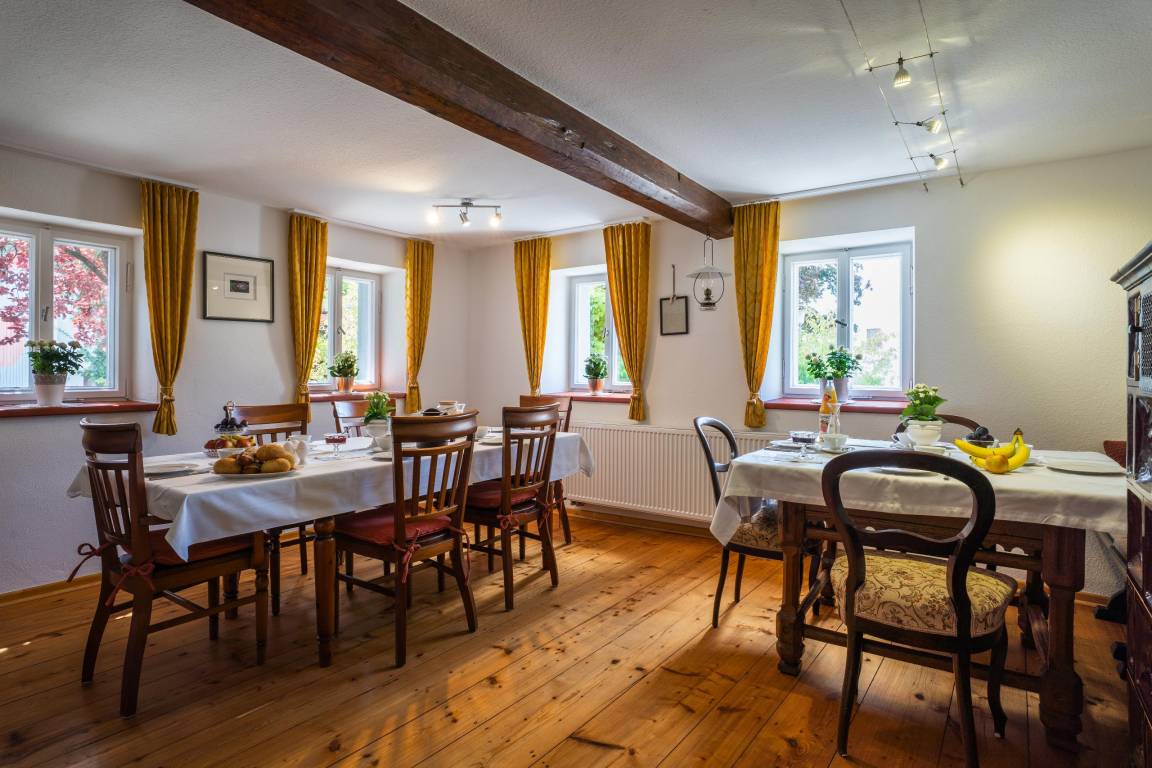 230 M² Ferienhaus ∙ 6 Schlafzimmer ∙ 10 Gäste - Langenzenn