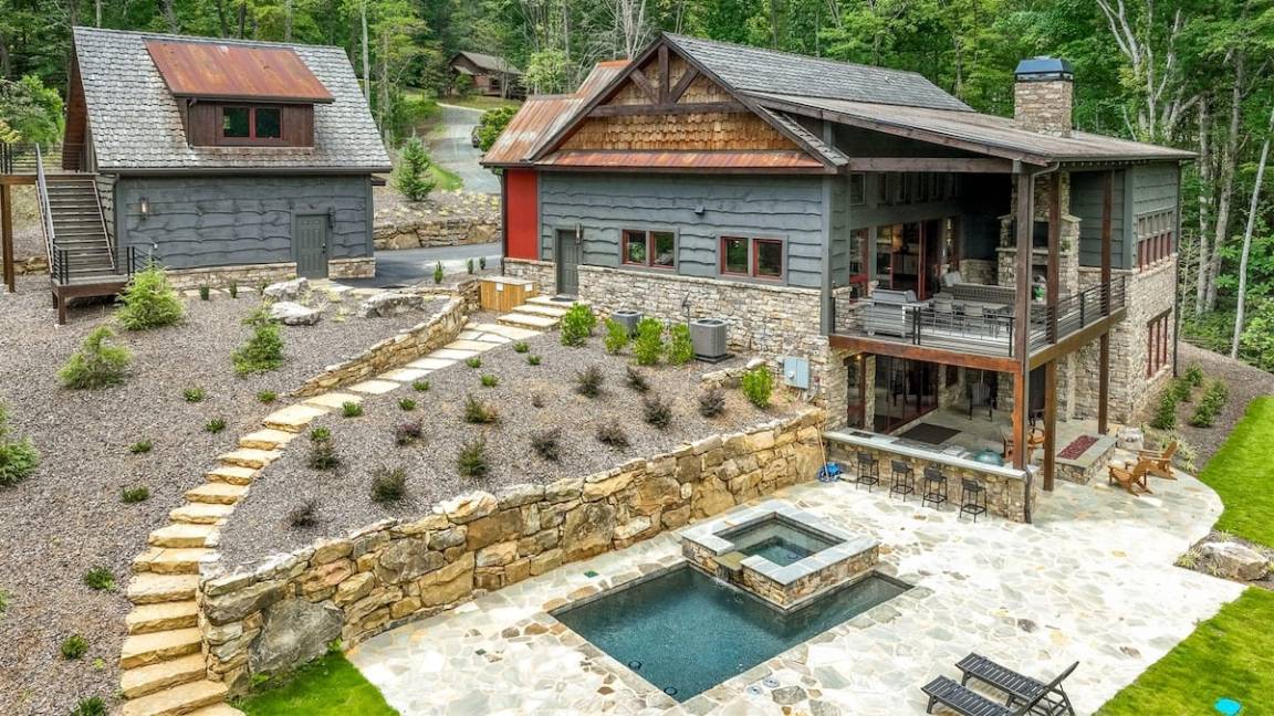 Cabin ∙ 5 Bedrooms ∙ 12 Guests - Blue Ridge, GA