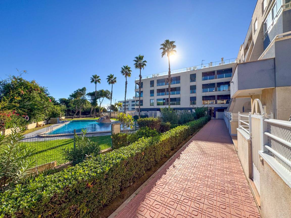 55 M² Ferienwohnung ∙ 2 Schlafzimmer ∙ 4 Gäste - Torrevieja