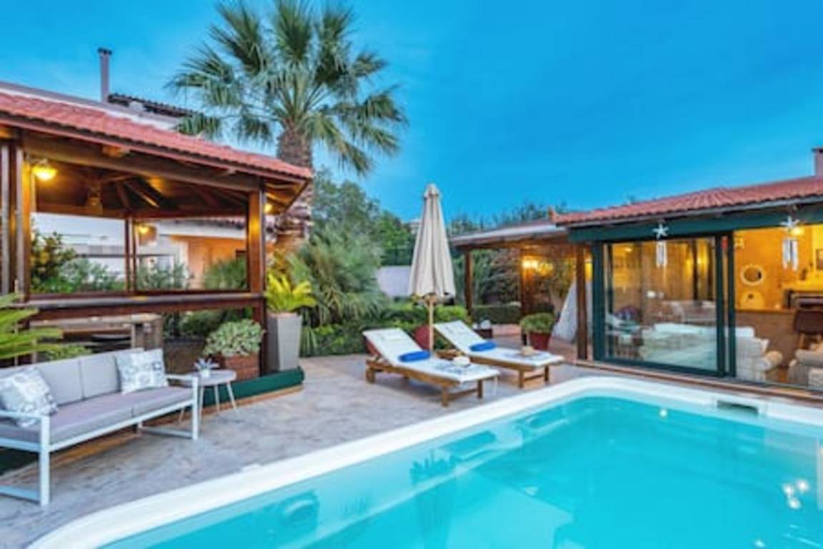 150 M² Villa ∙ 3 Bedrooms ∙ 8 Guests - Heraklion