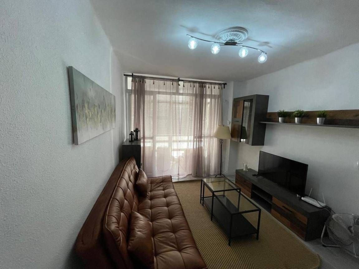 70 M² Apartment ∙ 4 Bedrooms ∙ 7 Guests - Málaga
