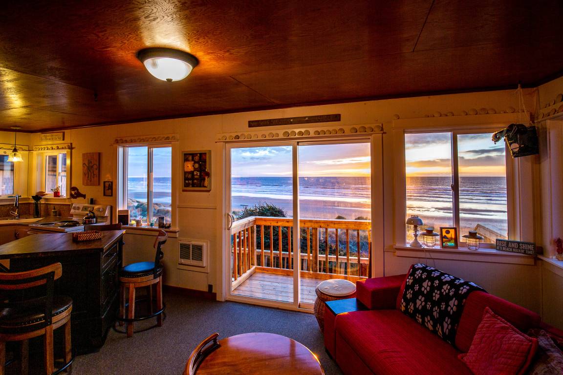 Cabin ∙ 2 Bedrooms ∙ 4 Guests - Florence, OR