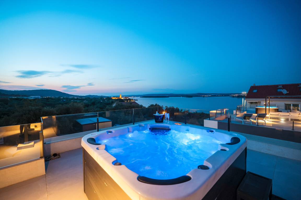 180 M² Villa ∙ 4 Bedrooms ∙ 8 Guests - Biograd na Moru