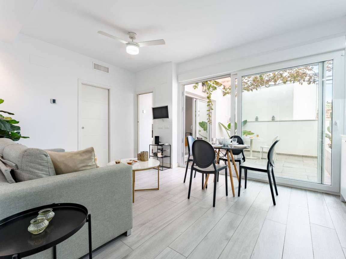 70 M² Apartment ∙ 1 Bedroom ∙ 2 Guests - Málaga