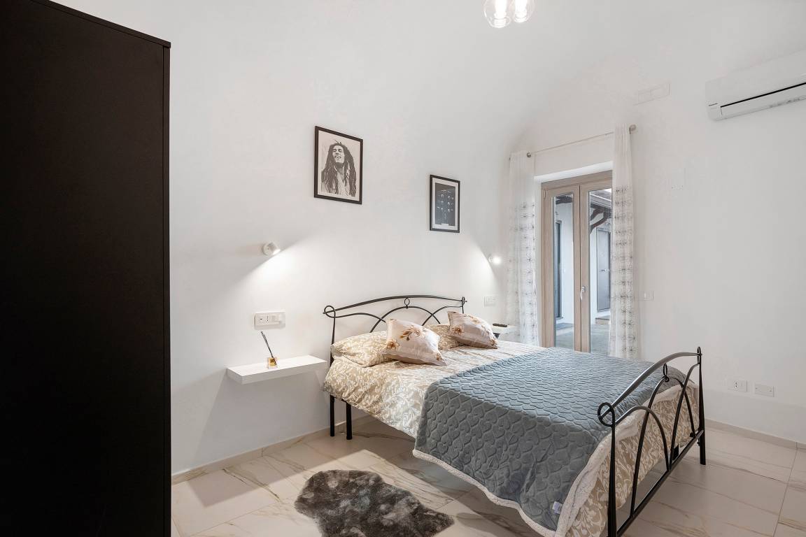 Luna Room with Private Bathroom and Mountain View