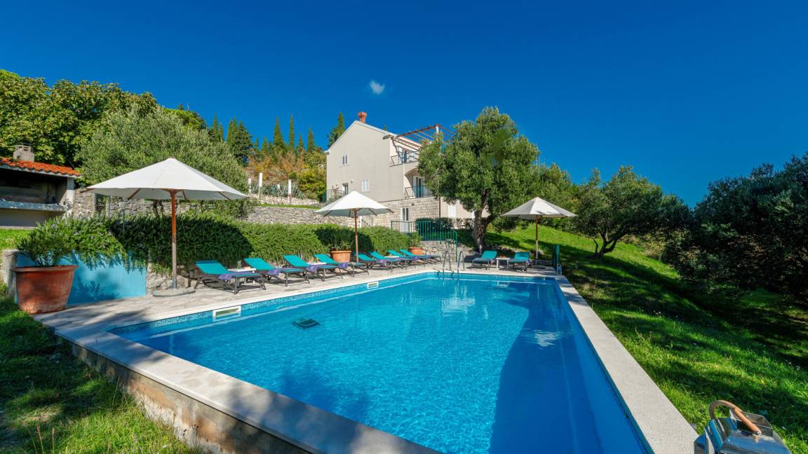 200 M² Villa ∙ 6 Bedrooms ∙ 12 Guests - Cavtat