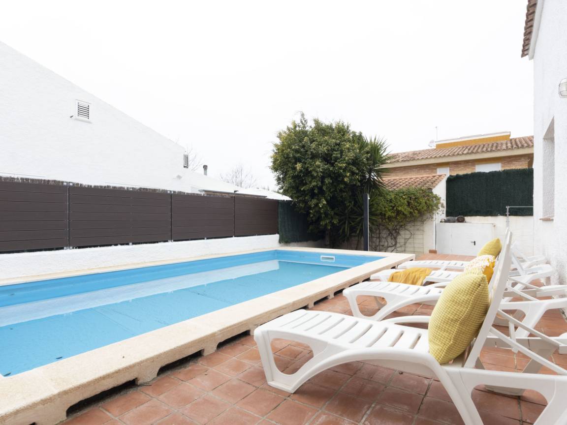 100 M² Casa ∙ 4 Habitaciones ∙ 9 Huéspedes - Riumar