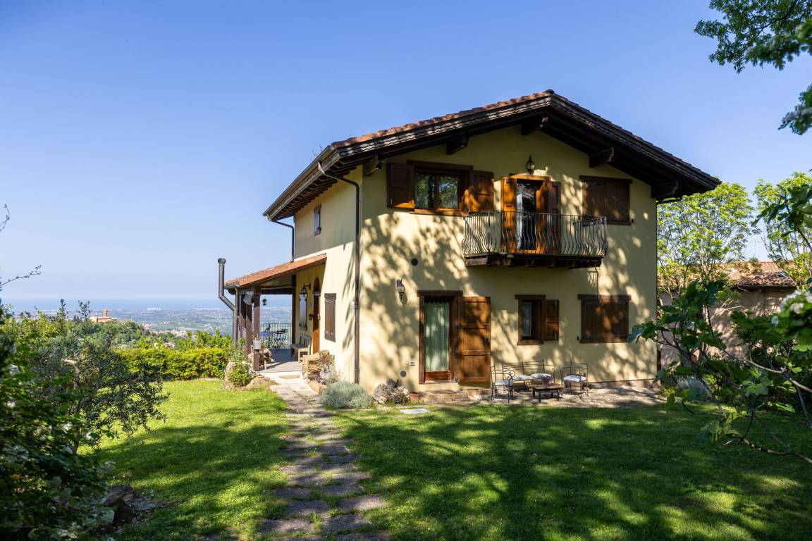 240 M² Villa ∙ 4 Chambres ∙ 10 Personnes - Cattolica