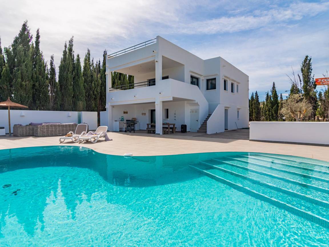 270 M² Villa ∙ 4 Habitaciones ∙ 8 Huéspedes - Jávea