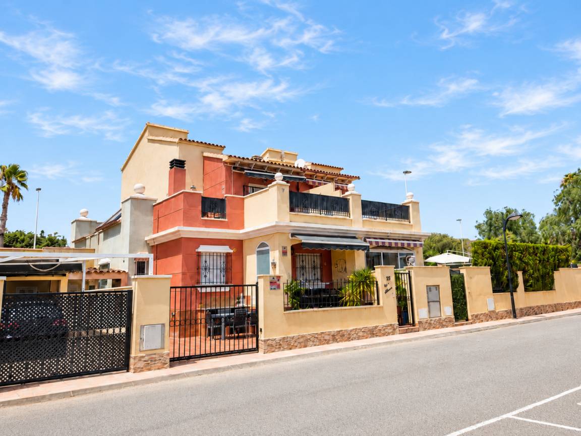 71 M² House ∙ 2 Bedrooms ∙ 4 Guests - Torrevieja