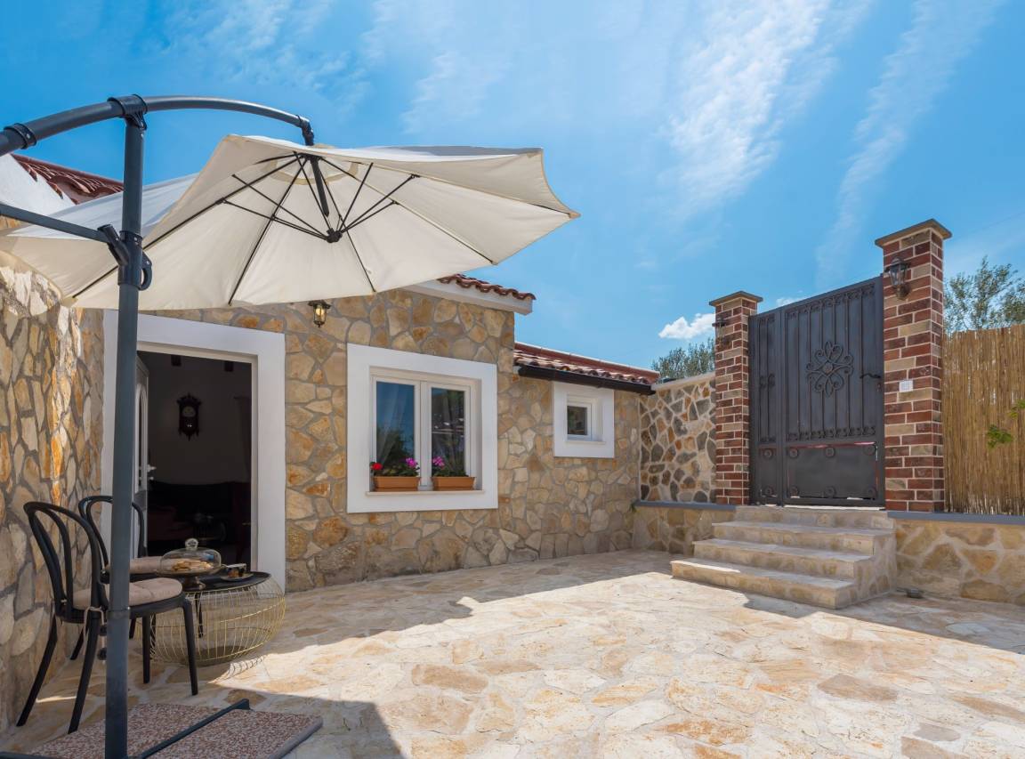 60 M² Ferienhaus ∙ 2 Schlafzimmer ∙ 4 Gäste - Šibenik