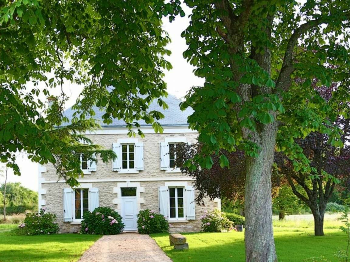 120 M² Cottage ∙ 3 Bedrooms ∙ 8 Guests - Loire Valley