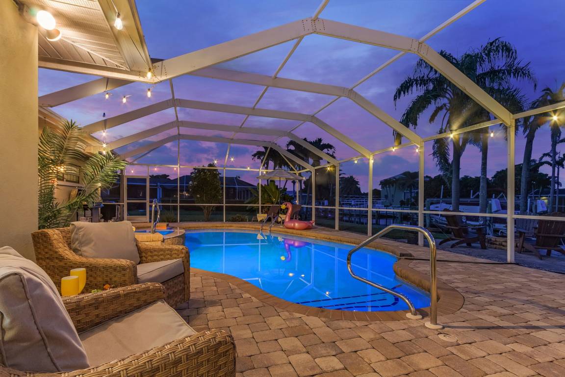 139 M² House ∙ 4 Bedrooms ∙ 11 Guests - Cape Coral, FL